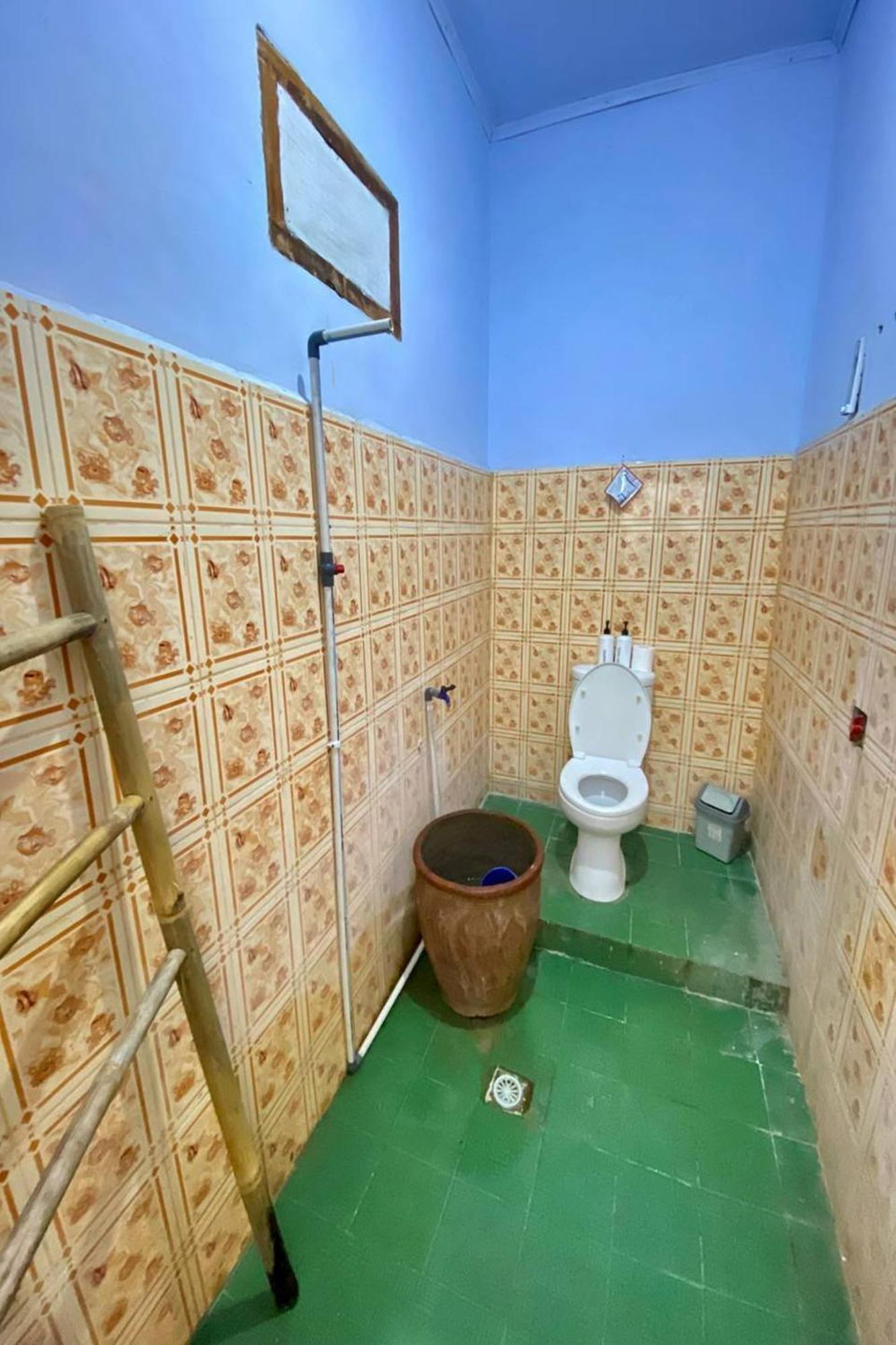 Duyung Rooms & Resto Gerupuk Bumbang エクステリア 写真