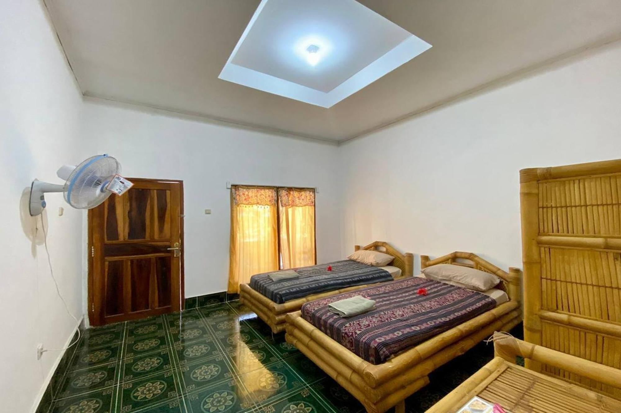 Duyung Rooms & Resto Gerupuk Bumbang エクステリア 写真