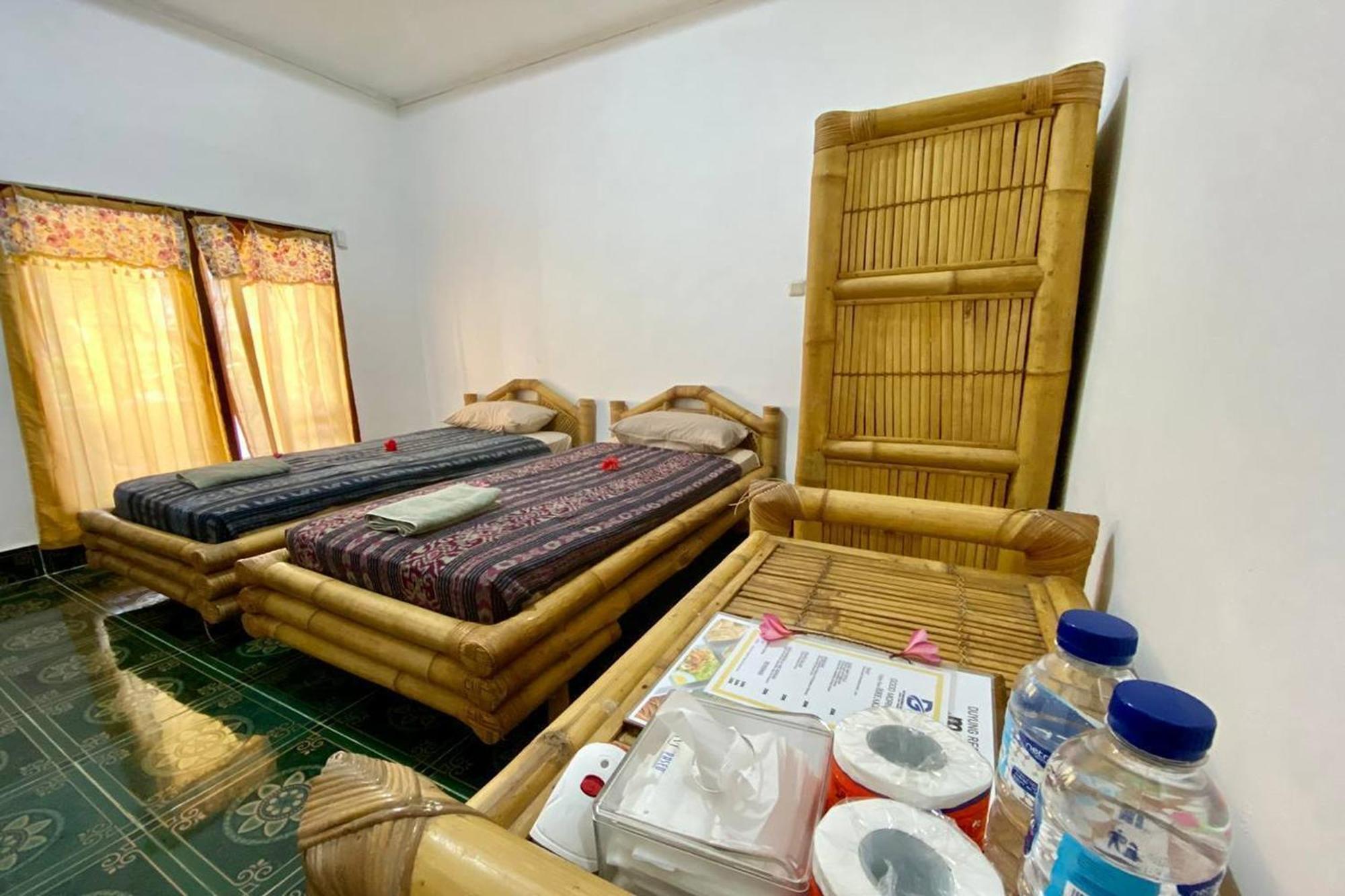Duyung Rooms & Resto Gerupuk Bumbang エクステリア 写真
