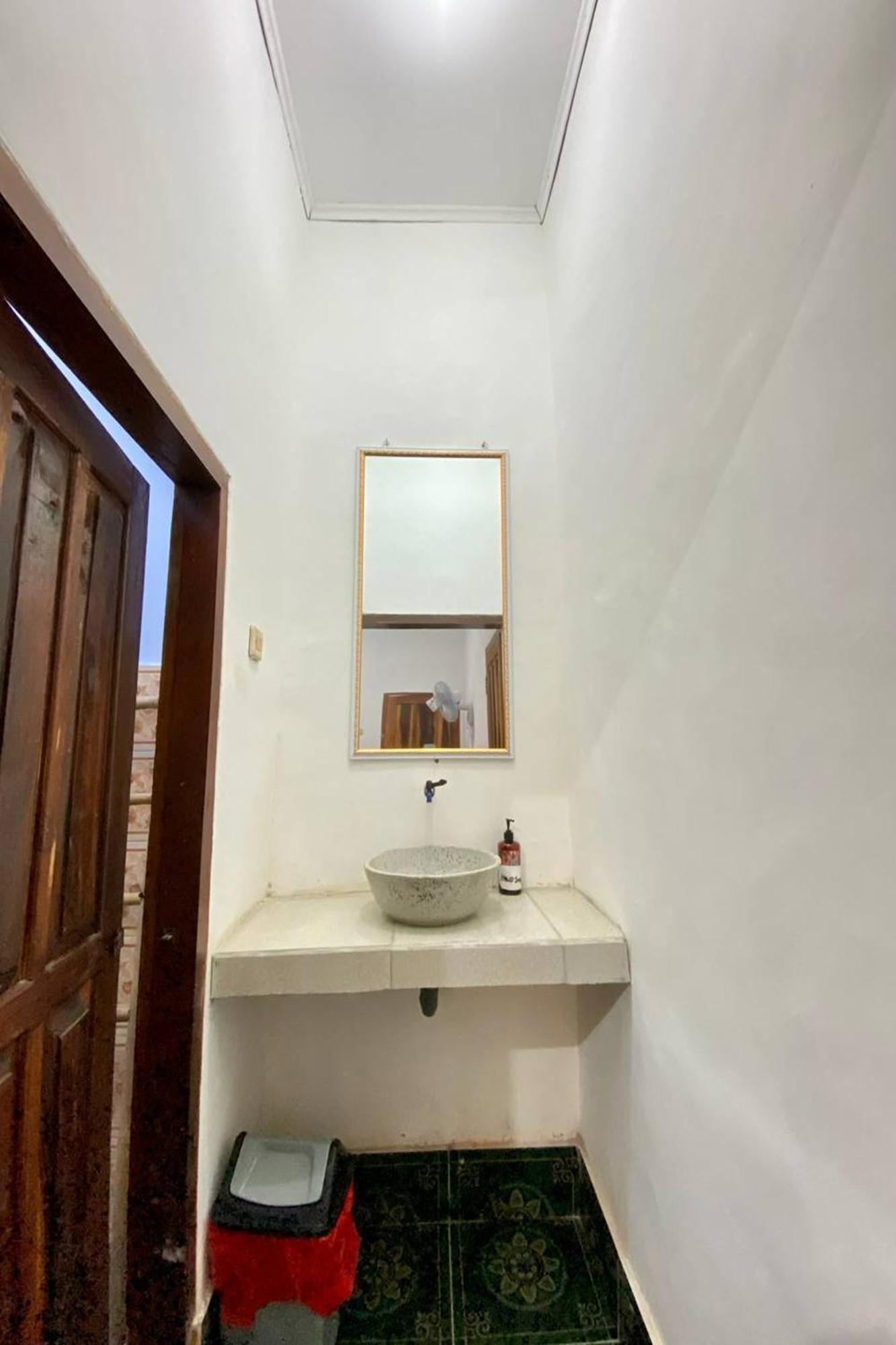 Duyung Rooms & Resto Gerupuk Bumbang エクステリア 写真