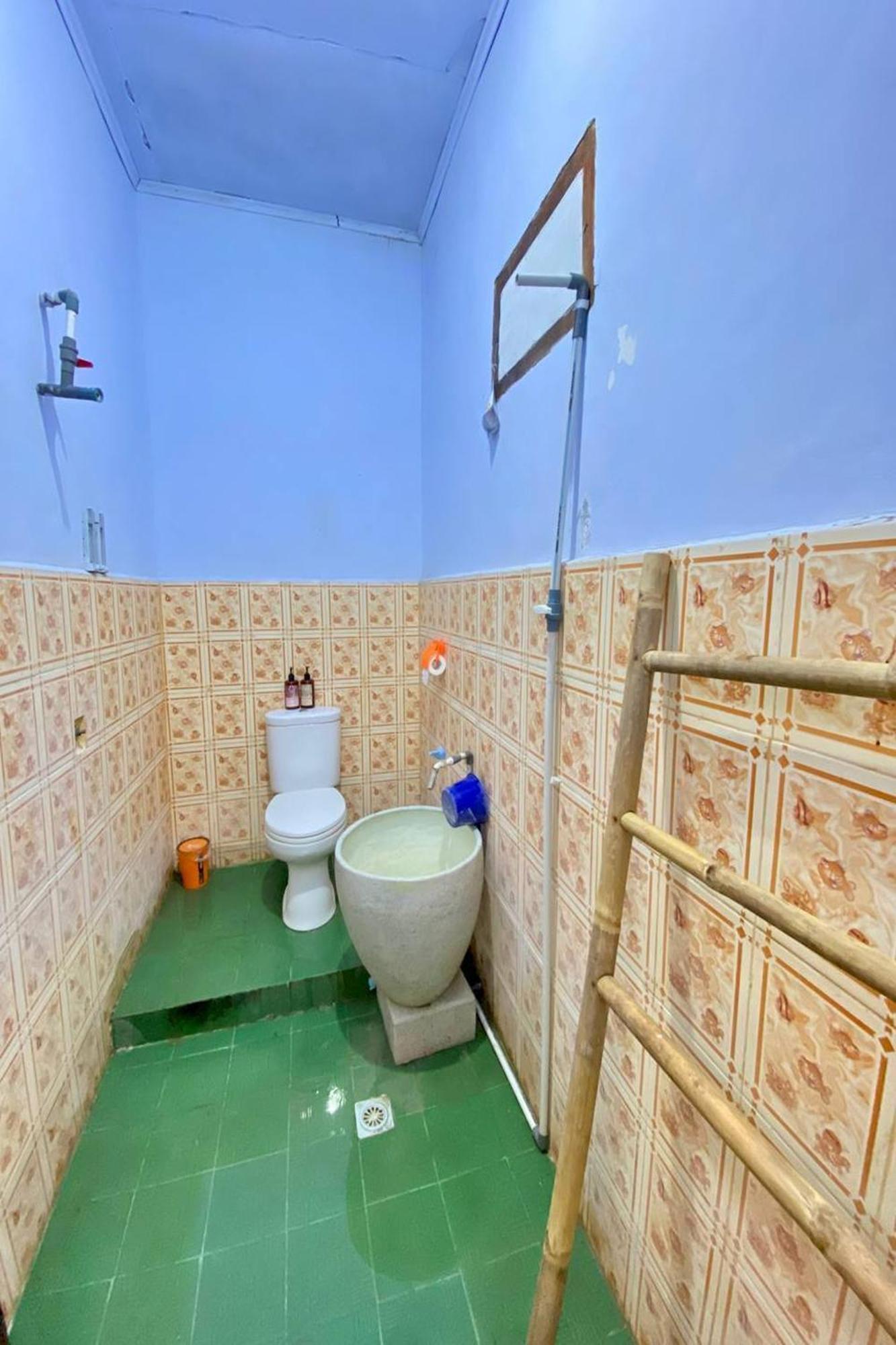 Duyung Rooms & Resto Gerupuk Bumbang エクステリア 写真