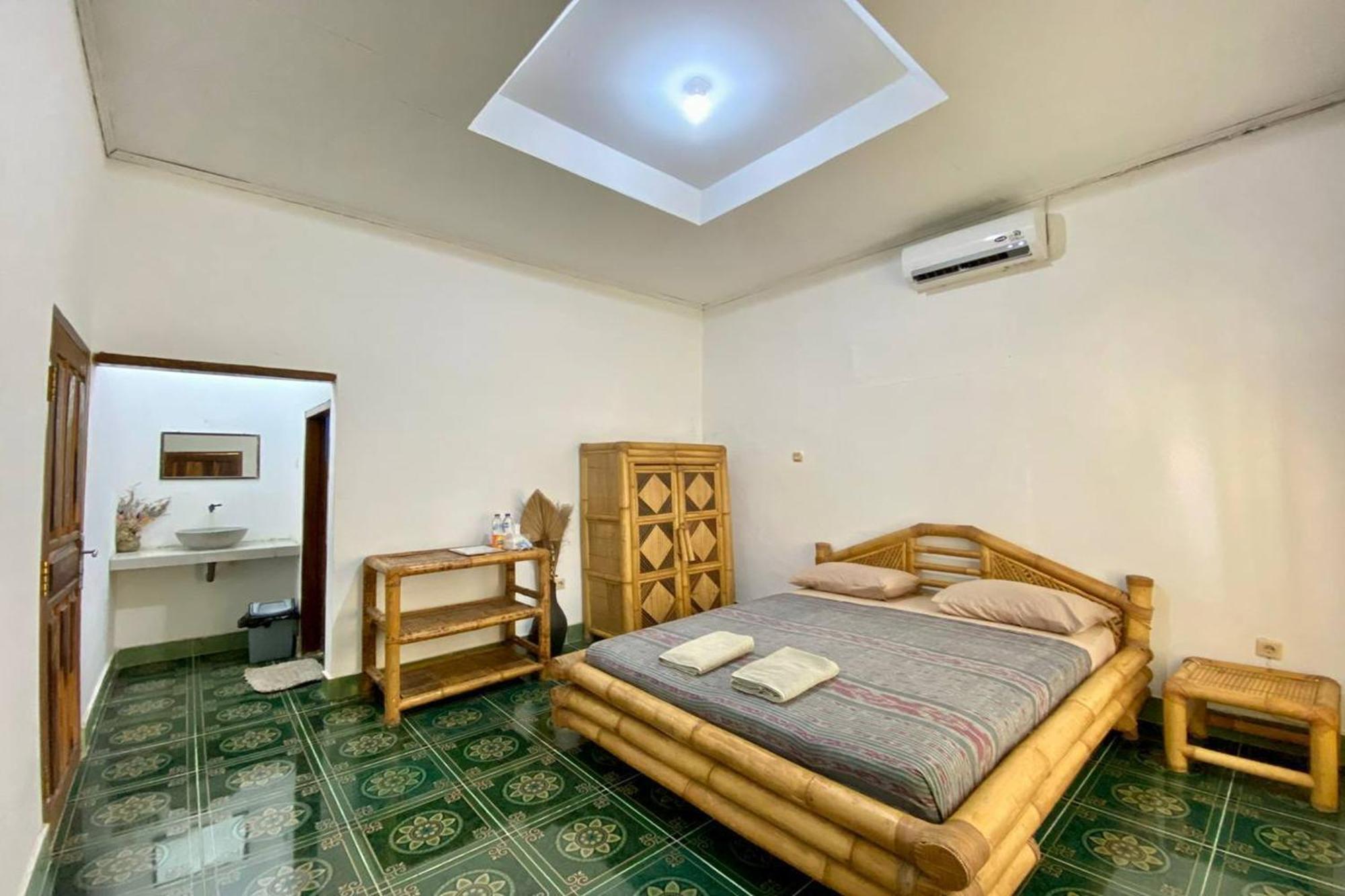 Duyung Rooms & Resto Gerupuk Bumbang エクステリア 写真