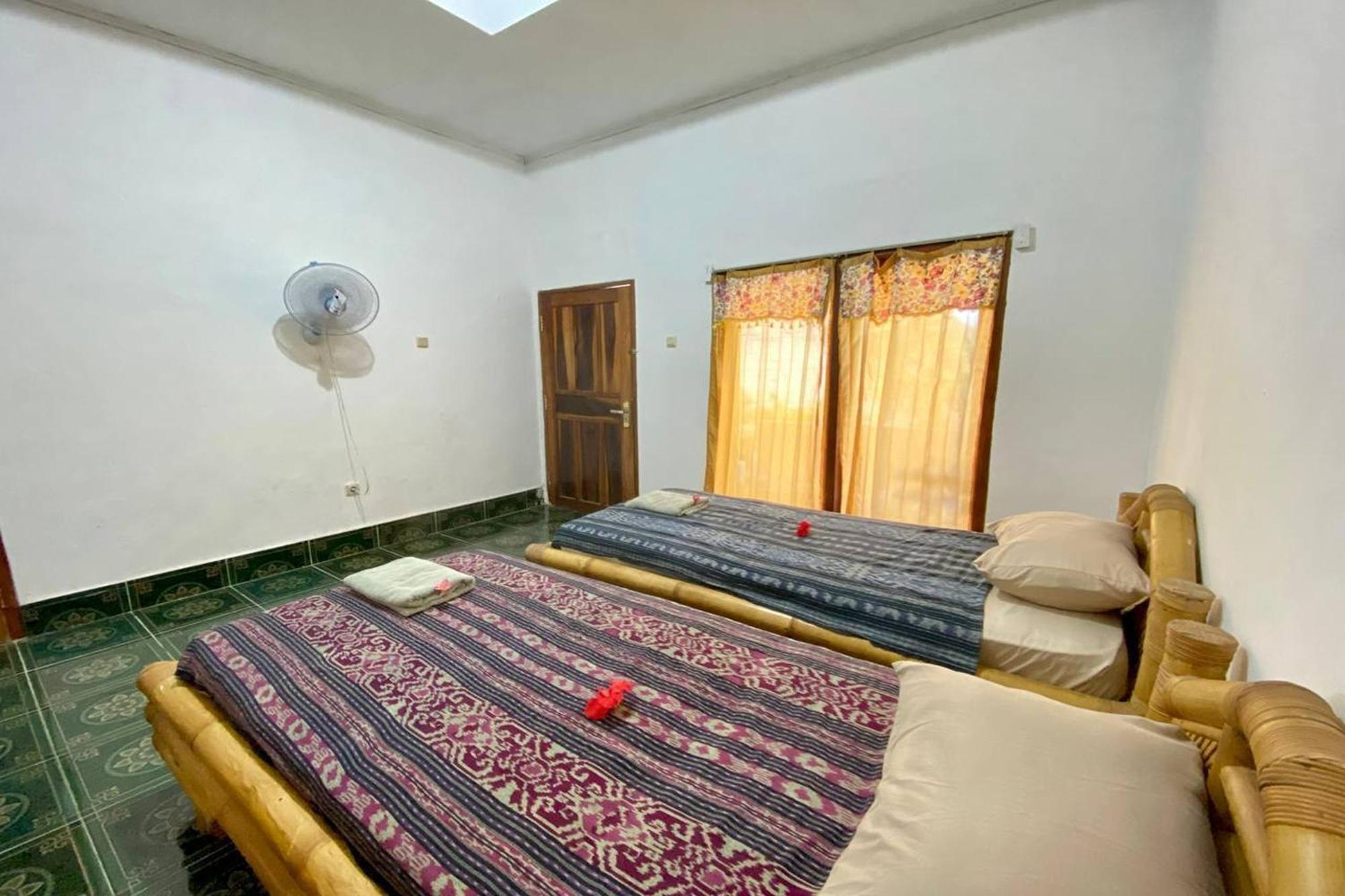 Duyung Rooms & Resto Gerupuk Bumbang エクステリア 写真