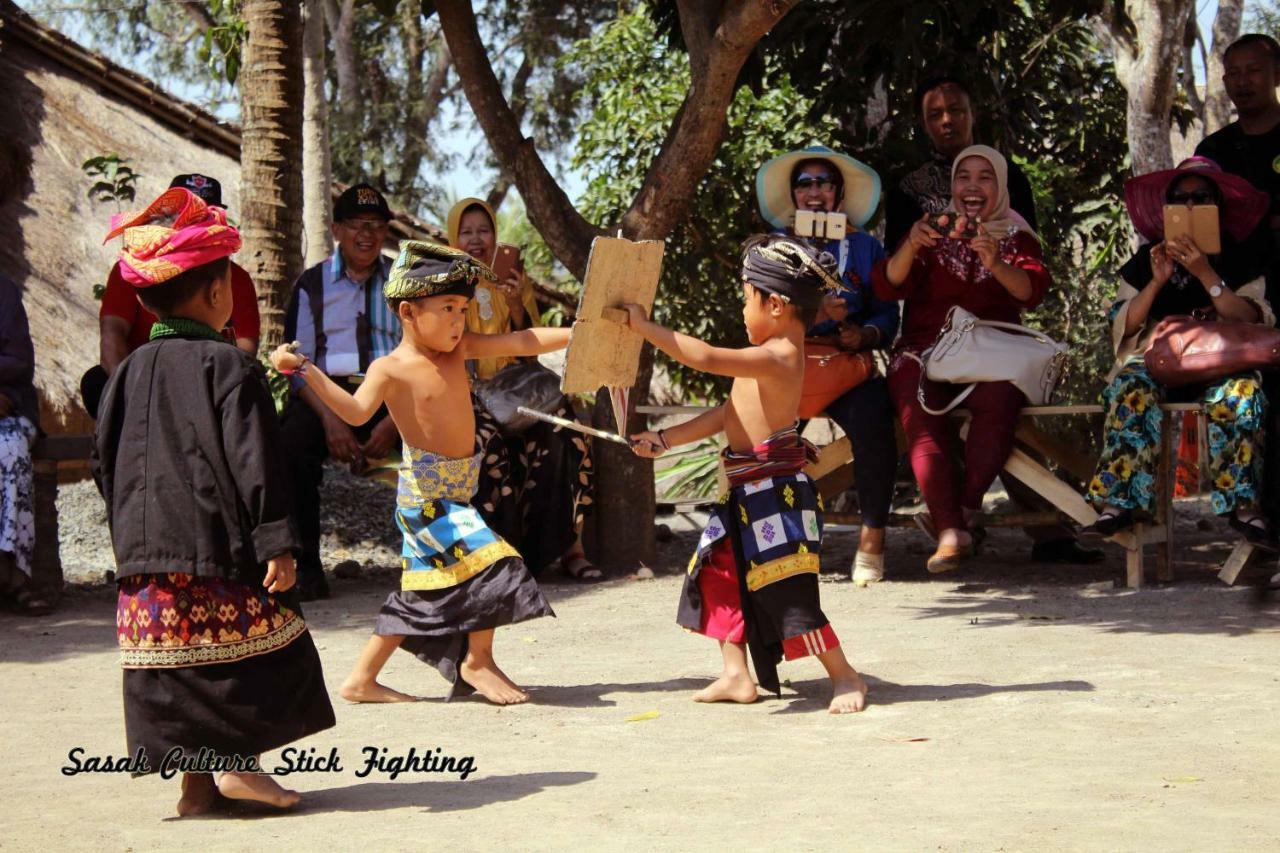 Duyung Rooms & Resto Gerupuk Bumbang エクステリア 写真