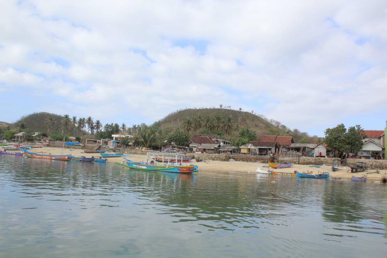 Duyung Rooms & Resto Gerupuk Bumbang エクステリア 写真