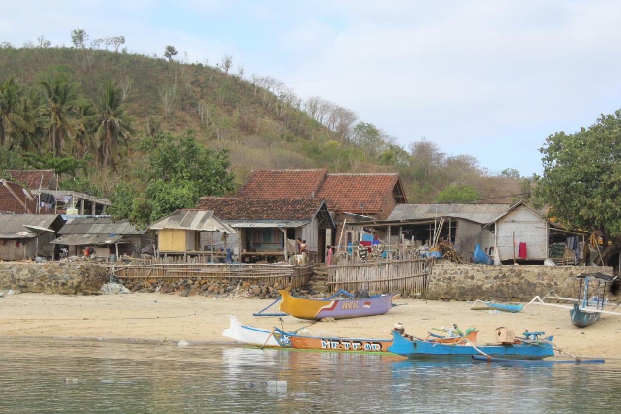 Duyung Rooms & Resto Gerupuk Bumbang エクステリア 写真
