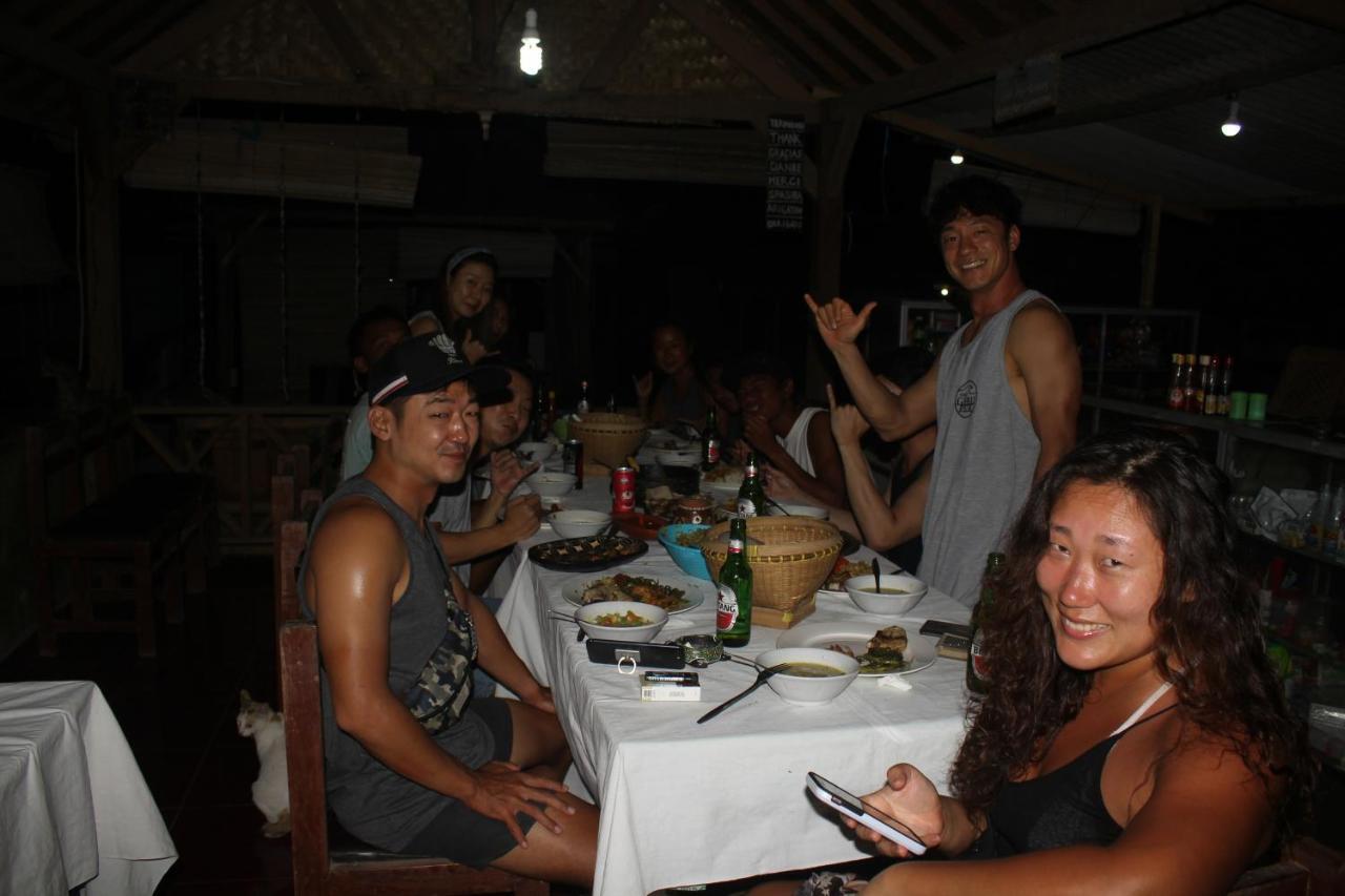 Duyung Rooms & Resto Gerupuk Bumbang エクステリア 写真
